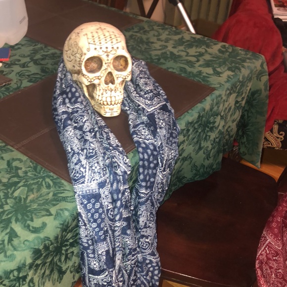 Two Long infinity scarves. - Picture 7 of 8